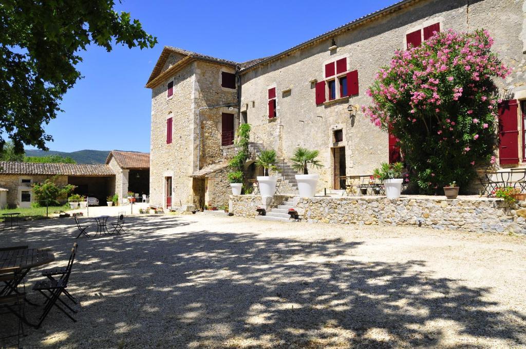 Gites Du Domaine Des Dames Vallon-Pont-dʼArc Habitación foto
